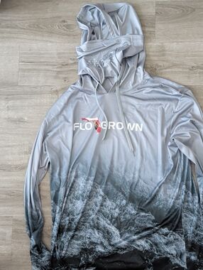 Flo Grown Men's Light Gray Hooded Swim Shirt - Gradient Ocean Print